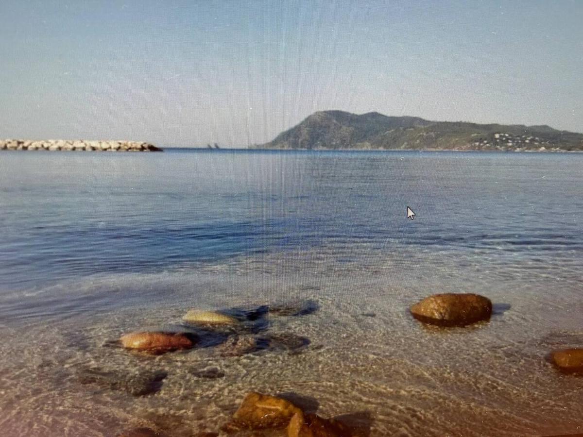 Pin Rollan Beach Saint-Mandrier-sur-Mer Esterno foto